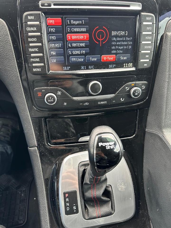 Ford S-Max 2011 — photo 16