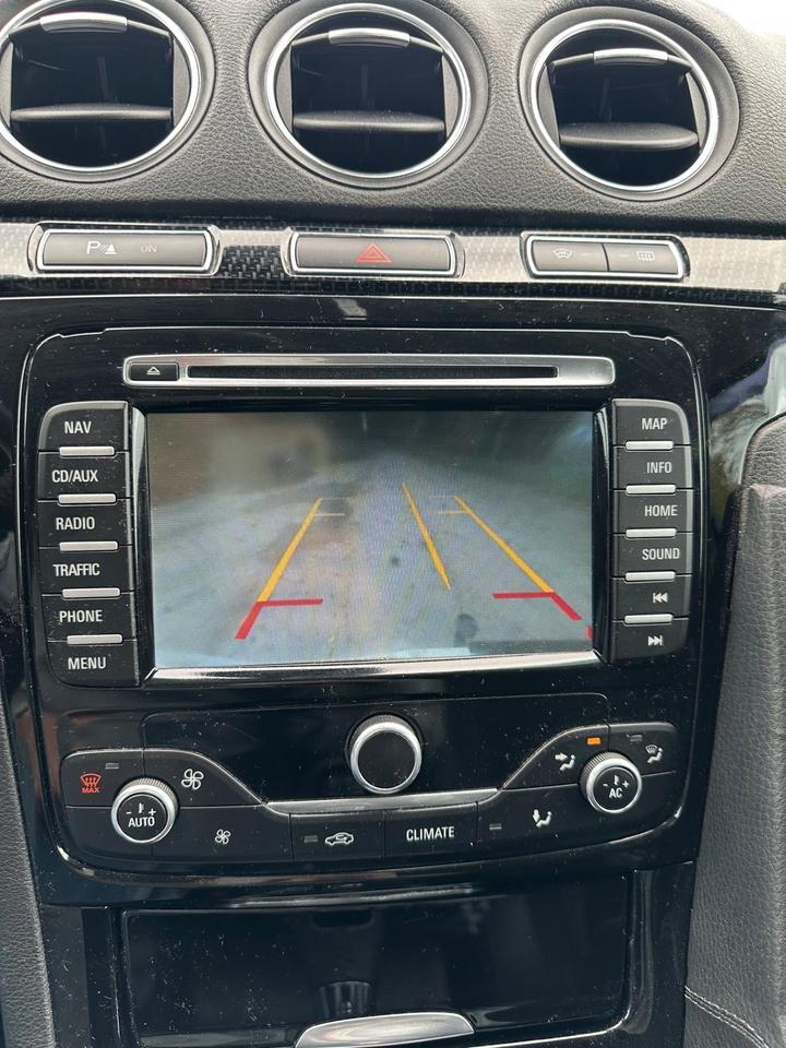 Ford S-Max 2011 — photo 18