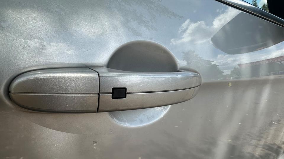 Ford S-Max 2010 — photo 16