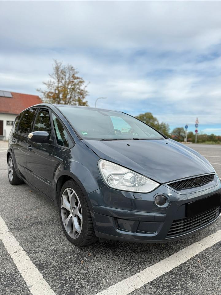 Ford S-Max 2008 — rear view