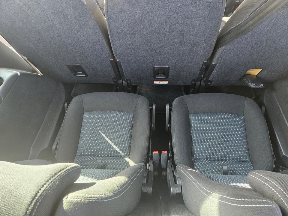 Ford S-Max 2013 — photo 16
