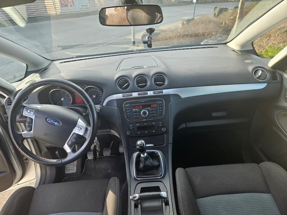 Ford S-Max 2013 — photo 17