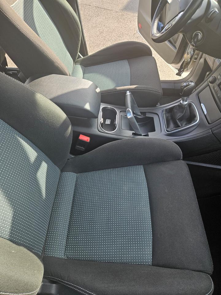 Ford S-Max 2013 — photo 18