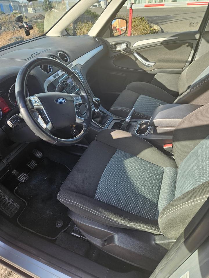 Ford S-Max 2013 — interior