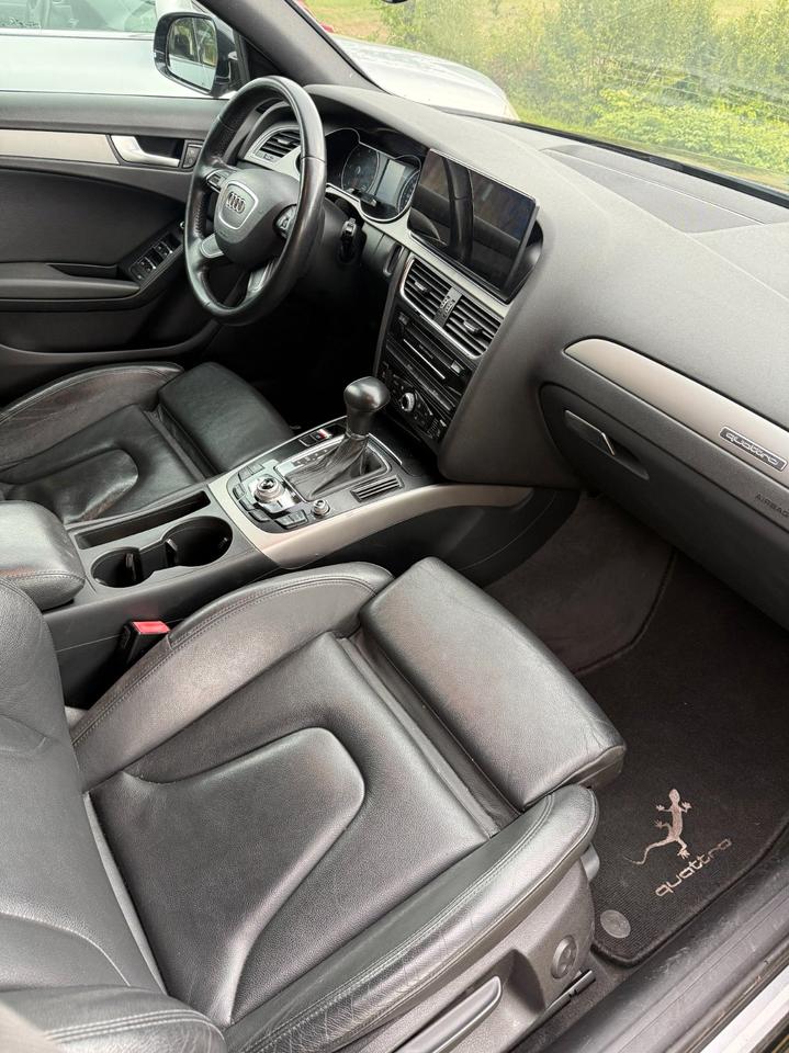 Audi A4 2012 — photo 8
