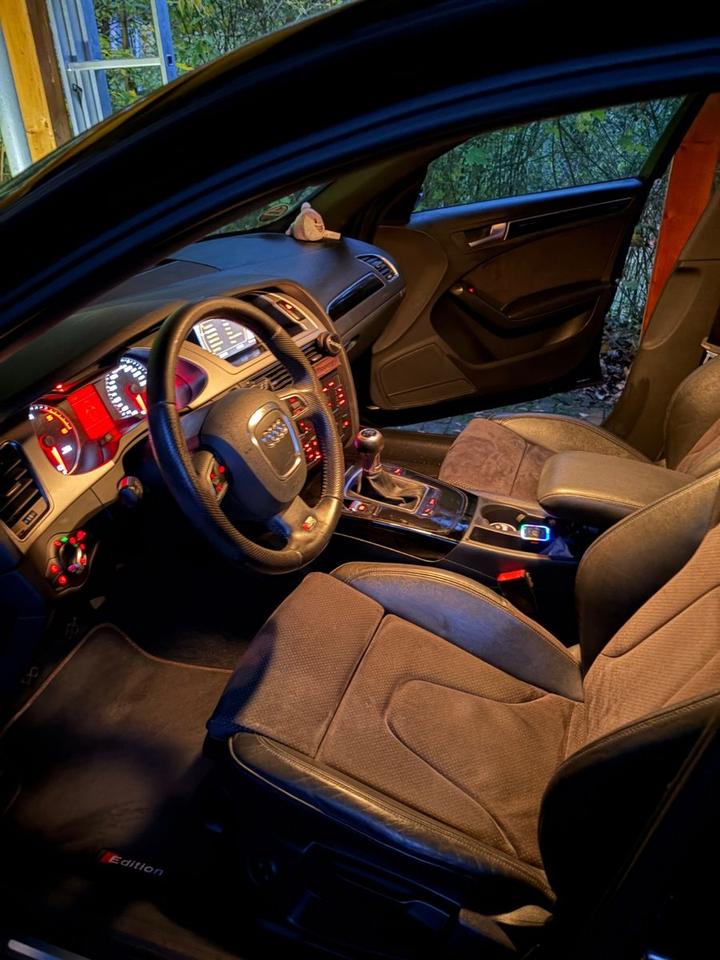 Audi A4 2011 — вигляд ззаду