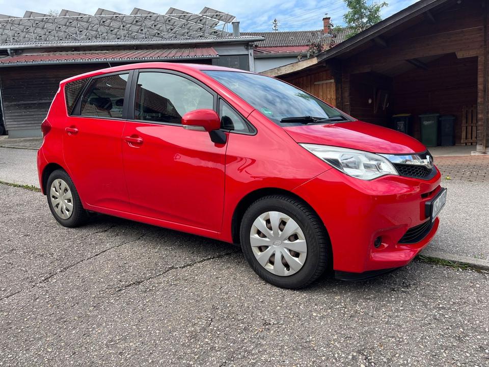 Toyota Verso 2011 — вигляд ззаду