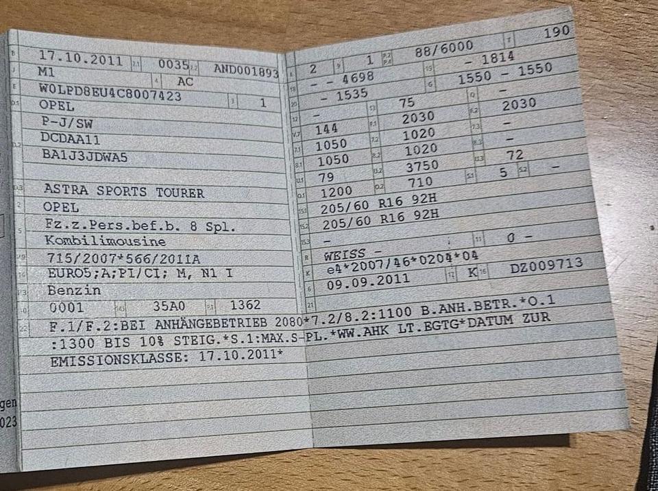 Opel Astra 2011 — photo 15