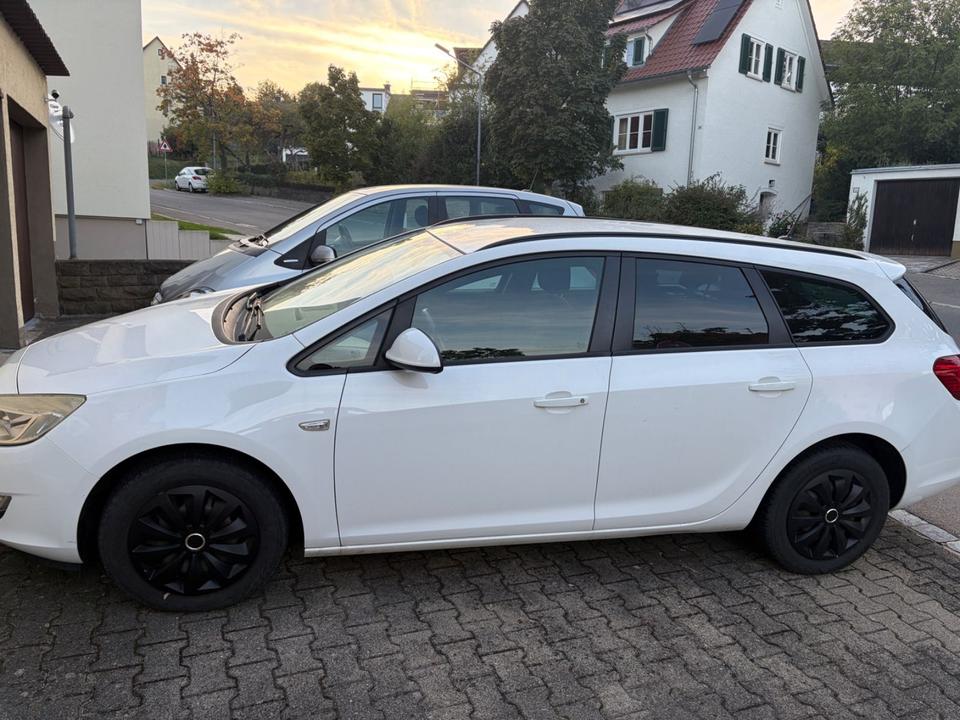 Opel Astra 2011 — interior