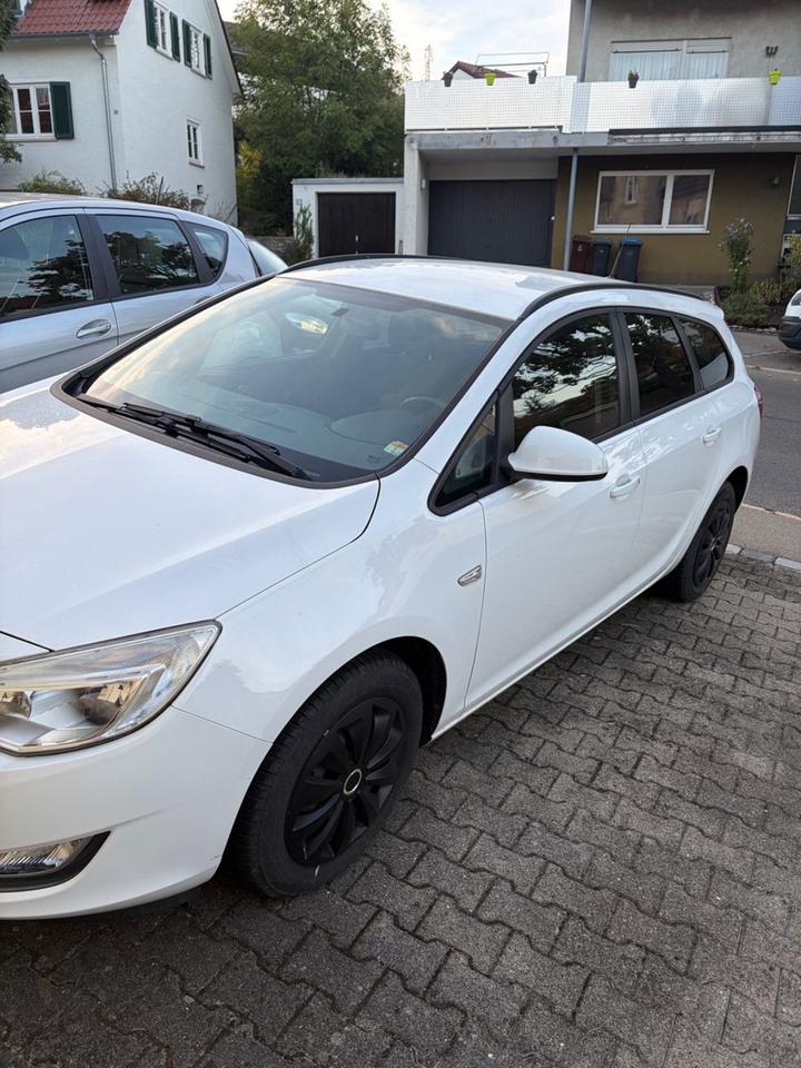 Opel Astra 2011 — engine