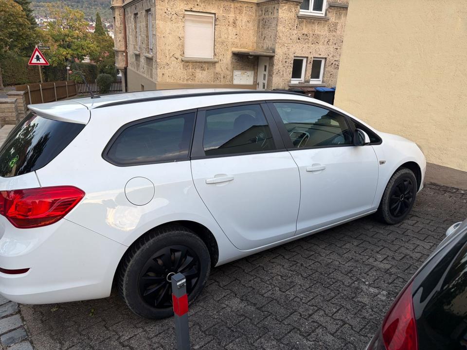 Opel Astra 2011 — photo 6