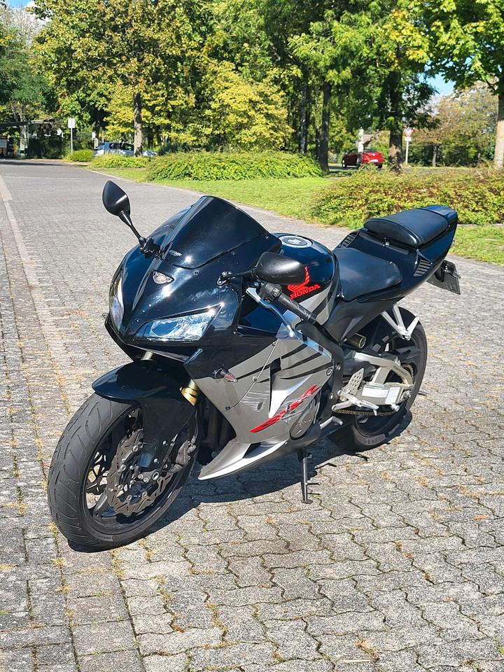 Honda CBR 600 RR, PC 37, Facelift 2006 — rear view