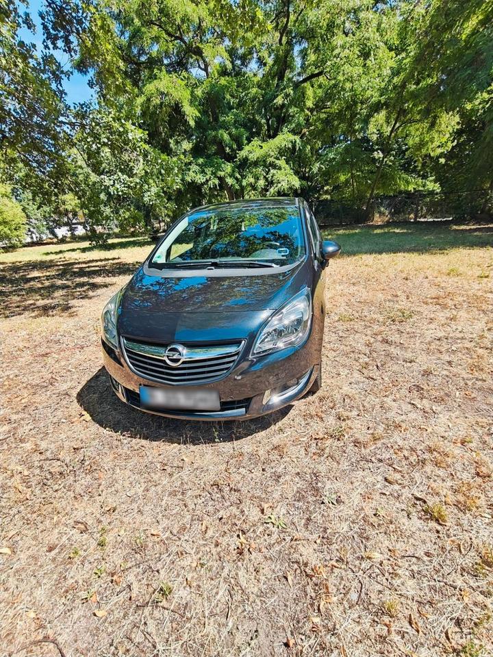 Opel Meriva 2014 — вигляд ззаду