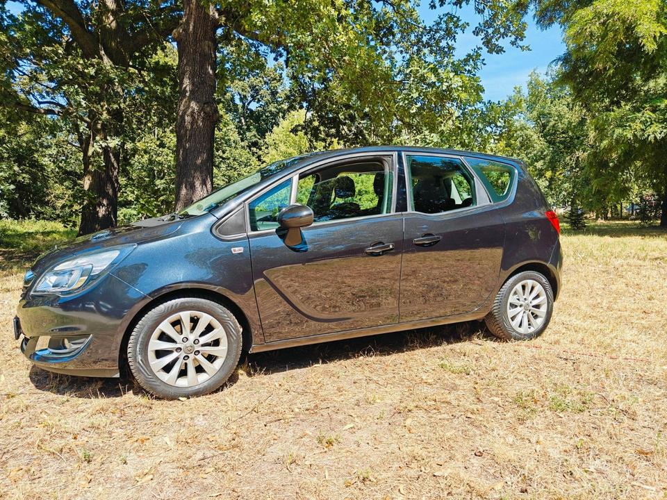 Opel Meriva 2014 — салон