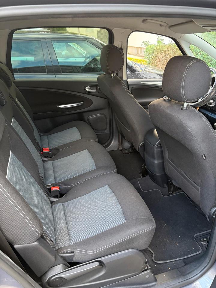 Ford S-Max 2013 — photo 11