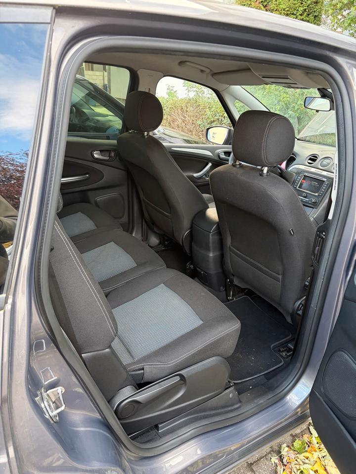 Ford S-Max 2013 — photo 8