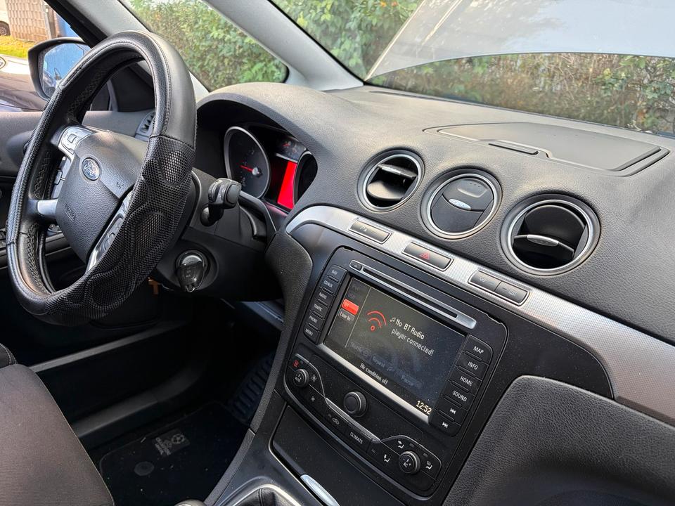 Ford S-Max 2013 — photo 9