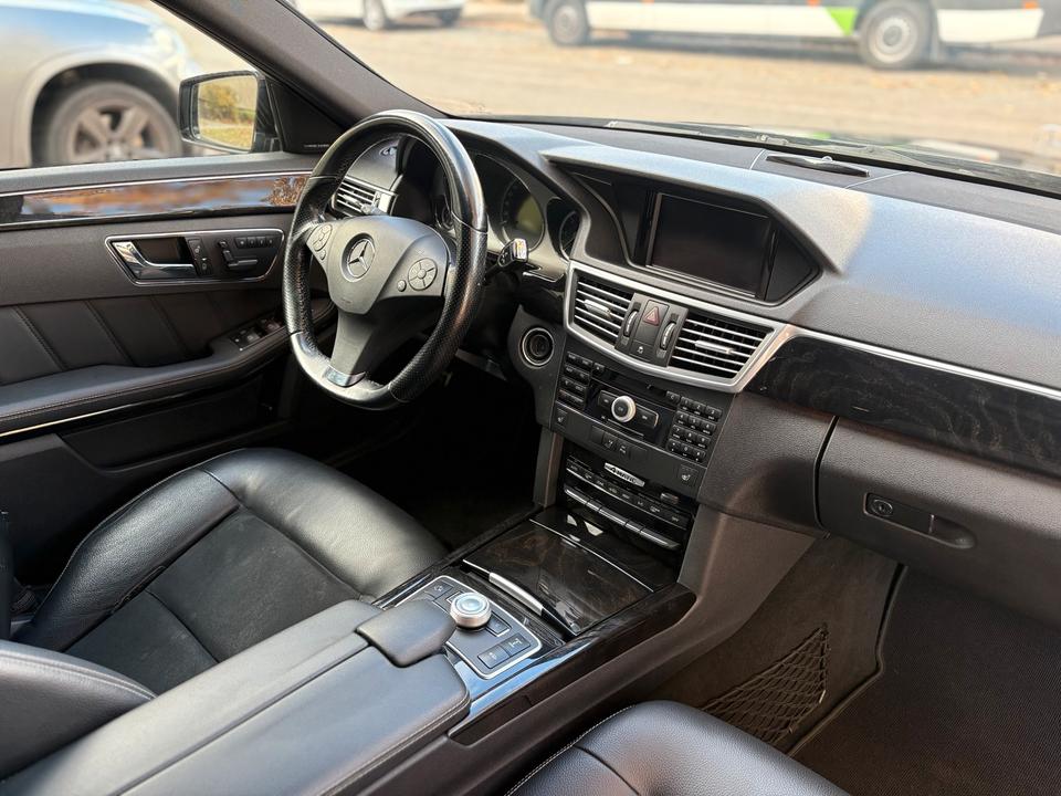 Mercedes Benz E 350 2010 — interior