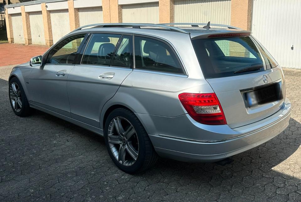 Mercedes Benz C 200 2010 — rear view