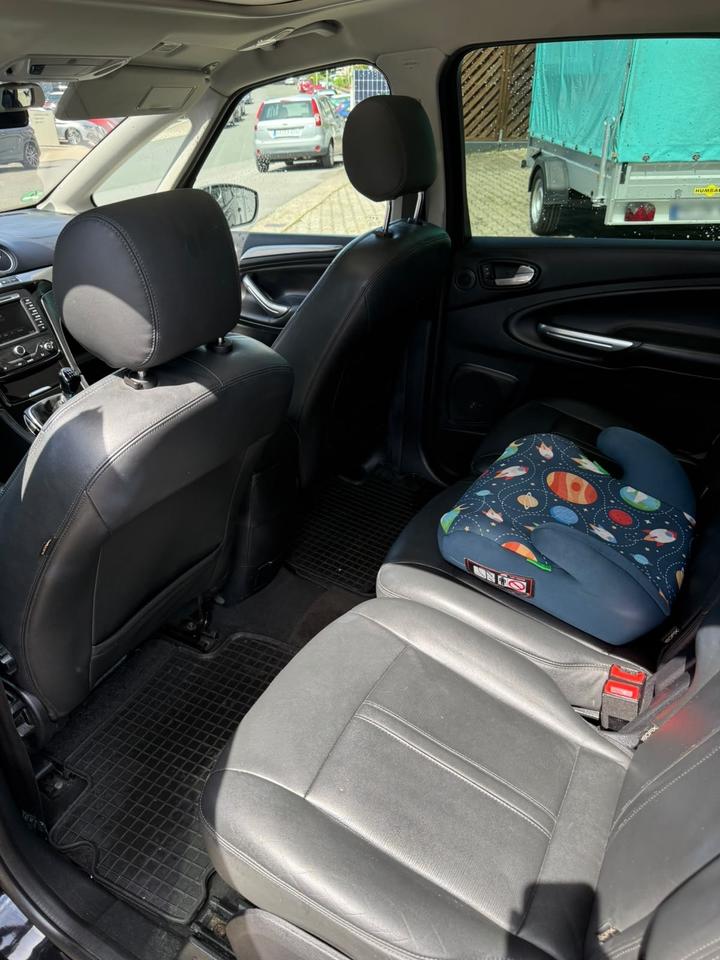 Ford S-Max 2013 — rear view