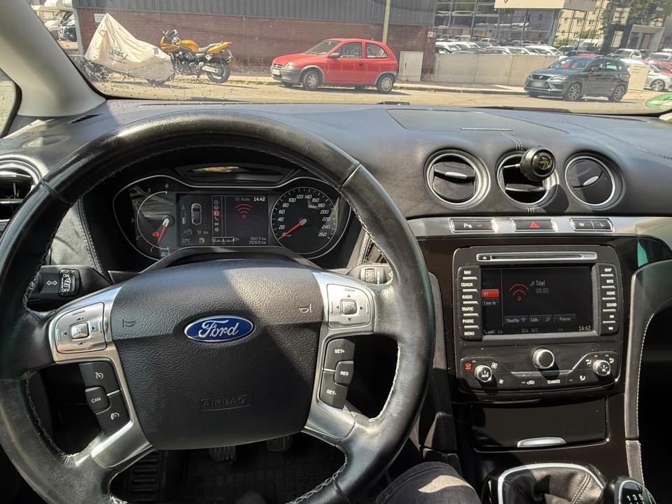 Ford S-Max 2013 — photo 7