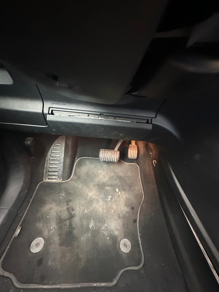 Ford S-Max 2013 — photo 11