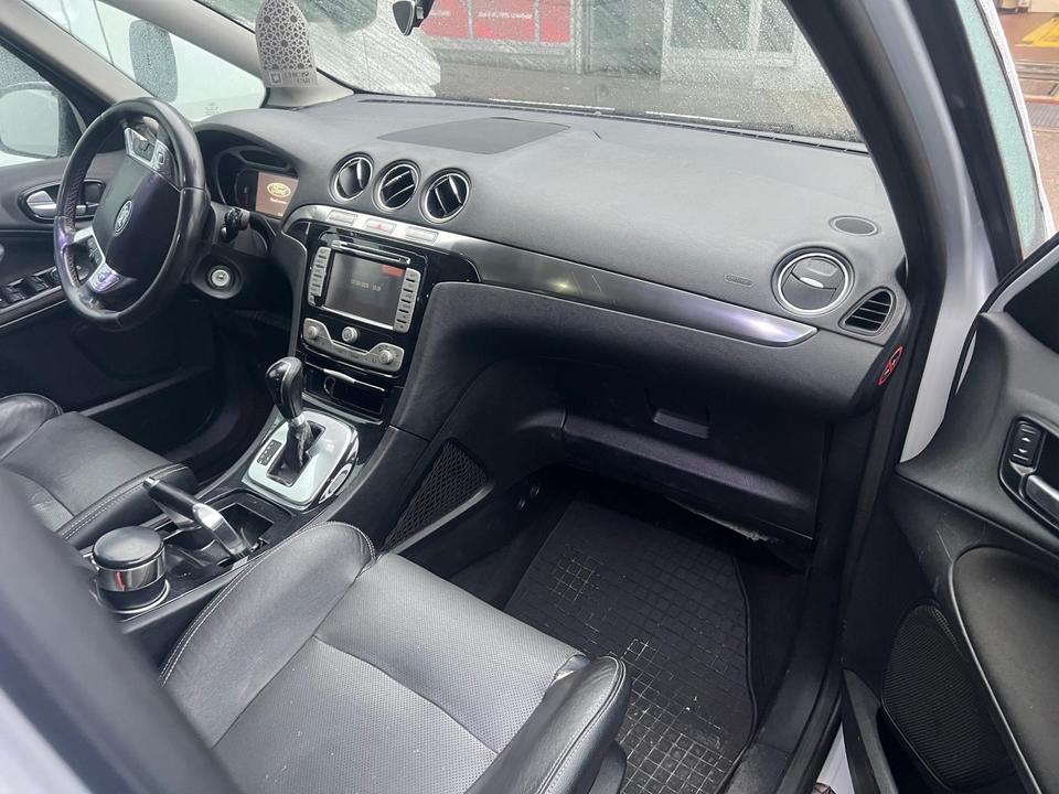 Ford S-Max 2010 — photo 11