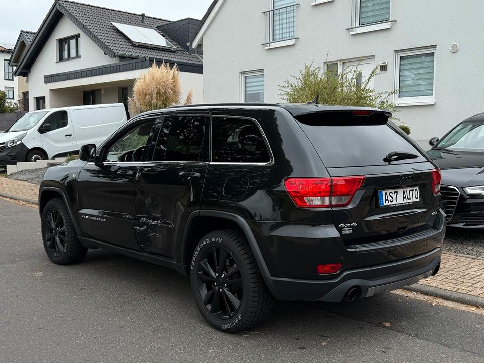 Jeep Grand Cherokee 2012 — салон