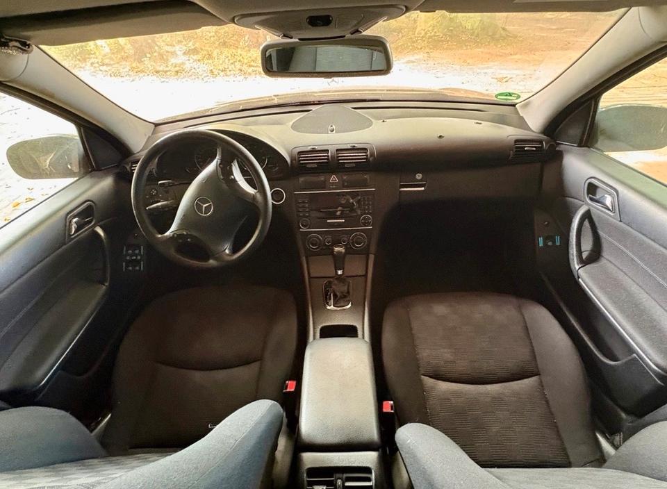 Mercedes Benz C 180 2005 — interior