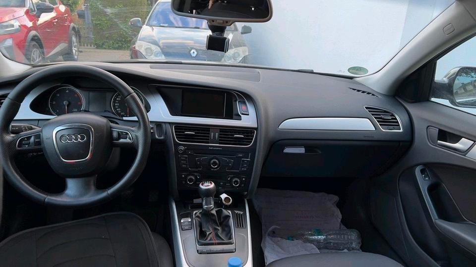 Audi A4 2010 — photo 7