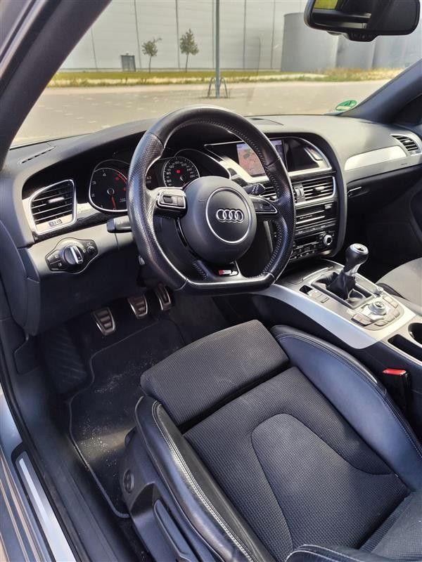 Audi A4 2014 — rear view