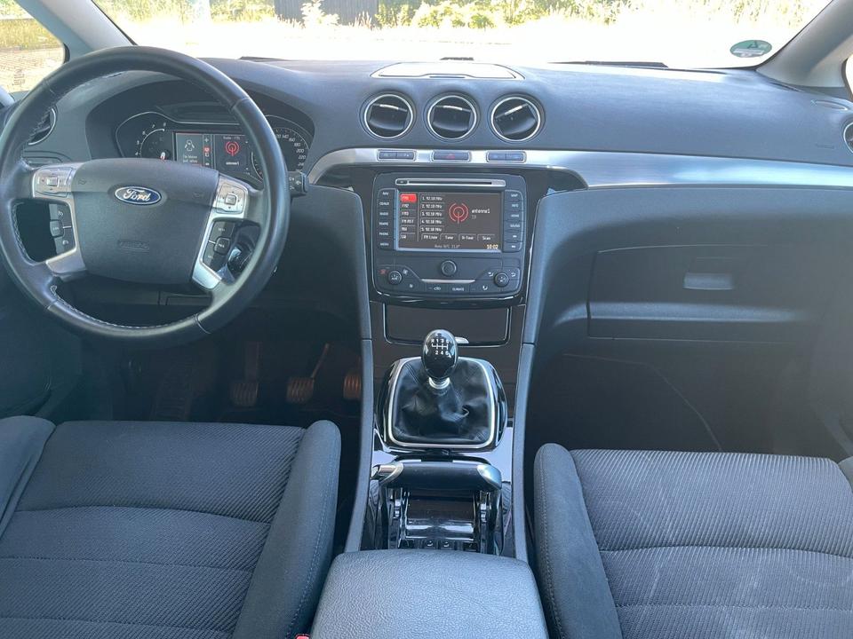 Ford S-Max 2011 — photo 14