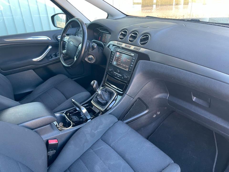 Ford S-Max 2011 — photo 15