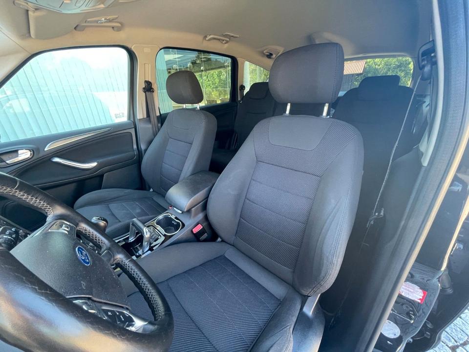 Ford S-Max 2011 — photo 17