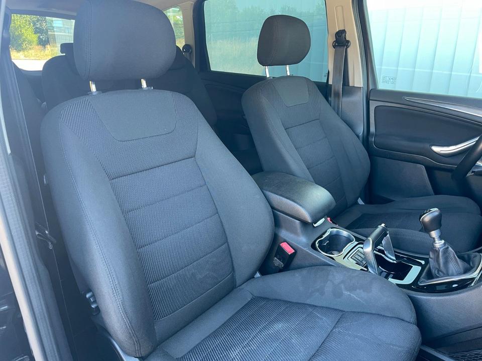 Ford S-Max 2011 — photo 18