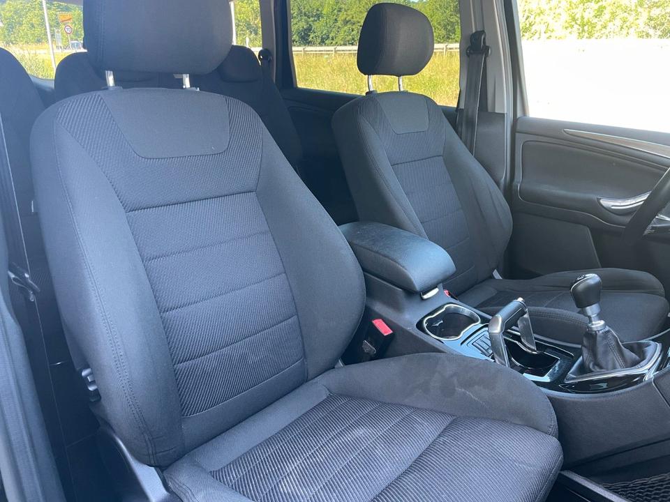 Ford S-Max 2011 — photo 19