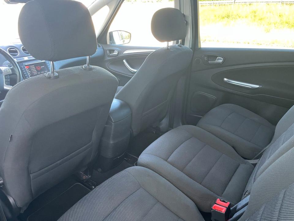 Ford S-Max 2011 — photo 20