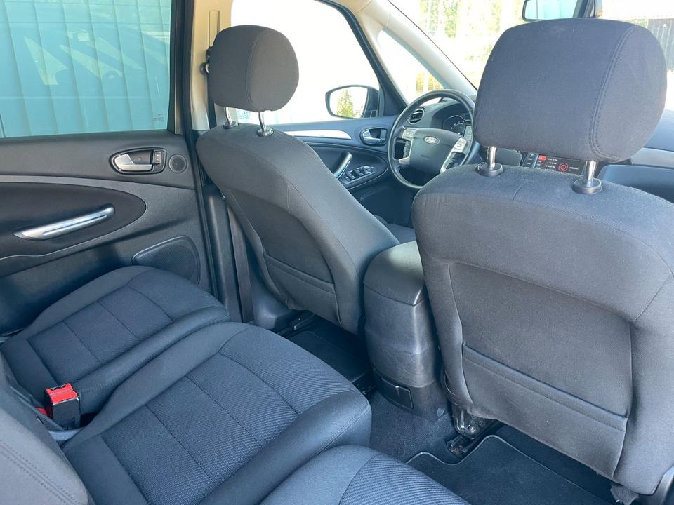 Ford S-Max 2011 — photo 21
