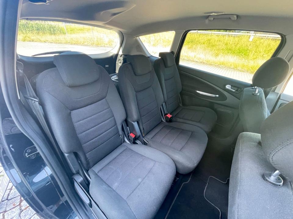 Ford S-Max 2011 — photo 22
