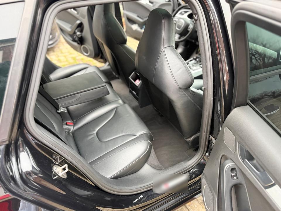 Audi A4 2011 — photo 10