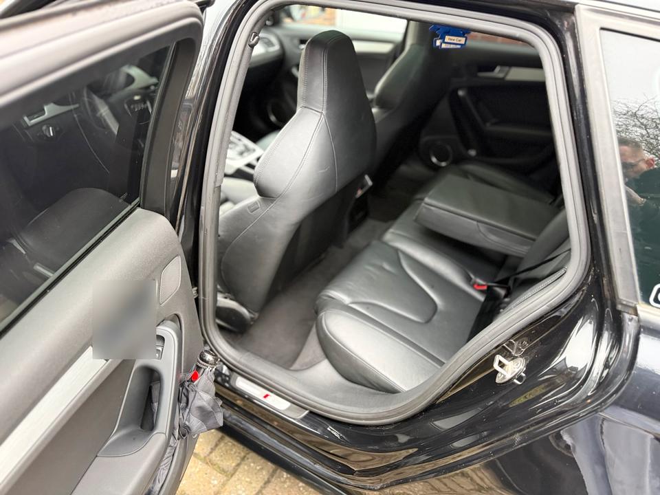 Audi A4 2011 — photo 13