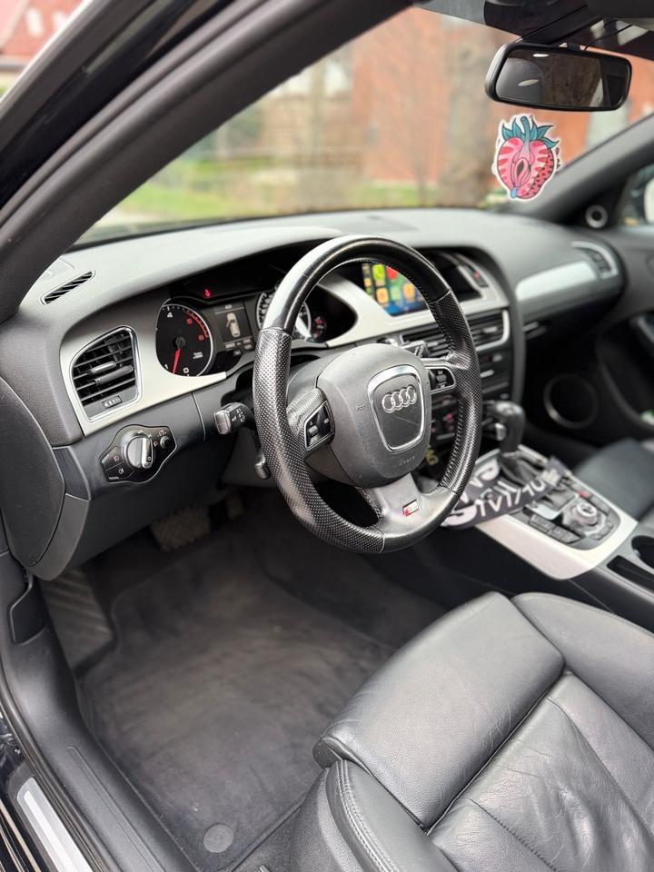 Audi A4 2011 — photo 18