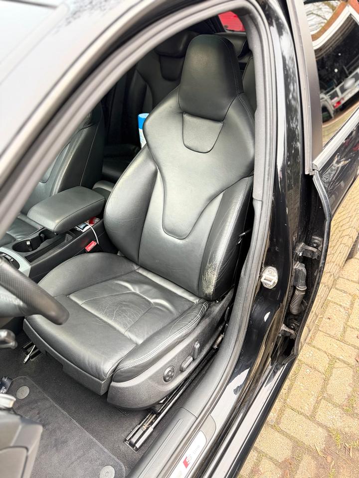 Audi A4 2011 — engine