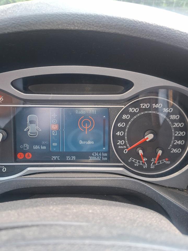 Ford S-Max 2010 — photo 13
