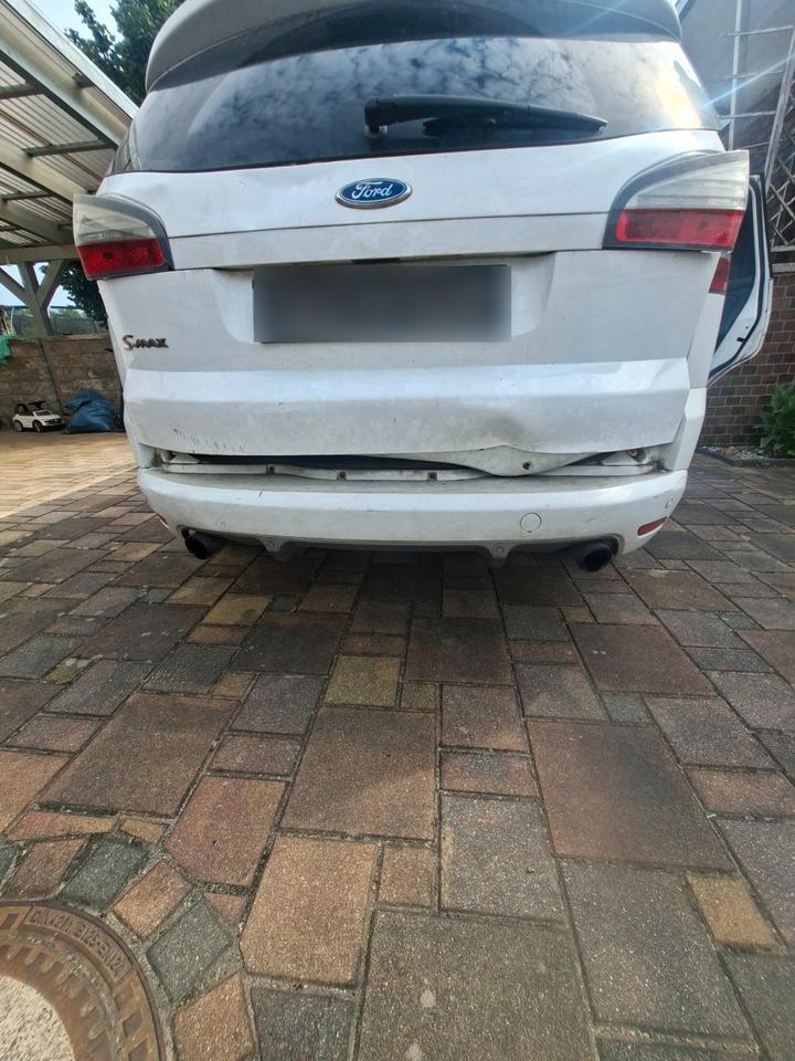 Ford S-Max 2010 — photo 15