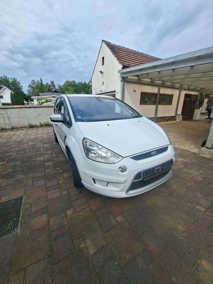 Ford S-Max 2010 — rear view