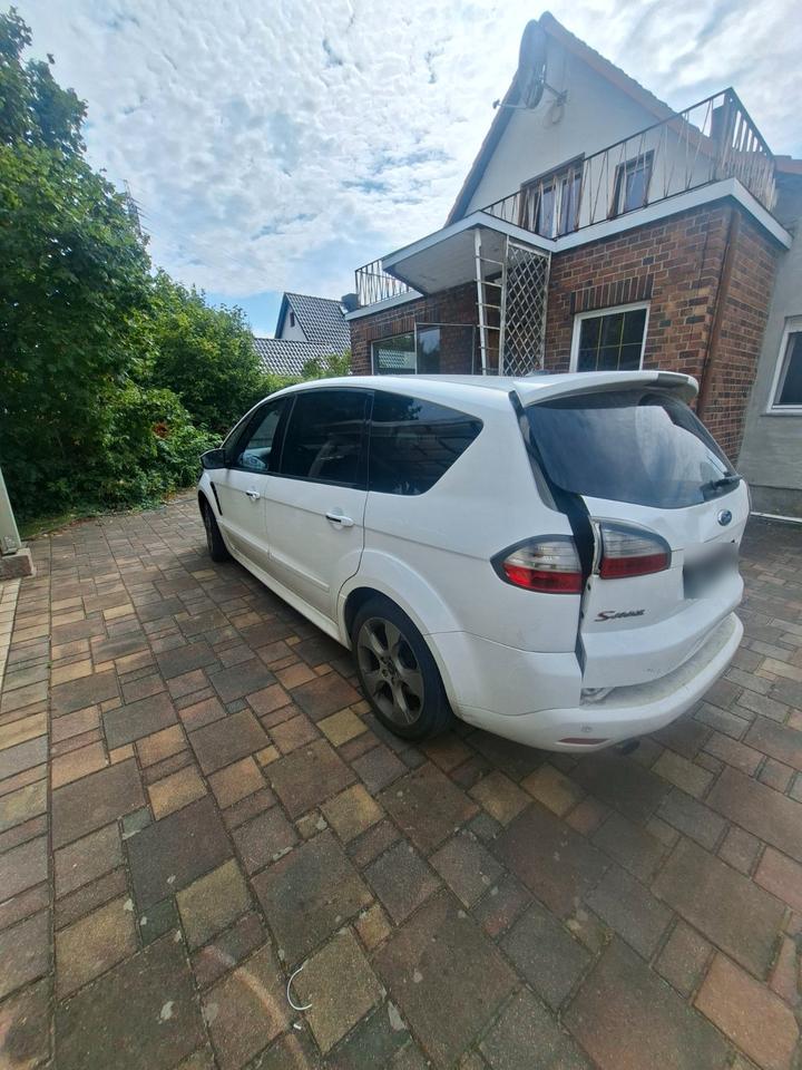 Ford S-Max 2010 — interior
