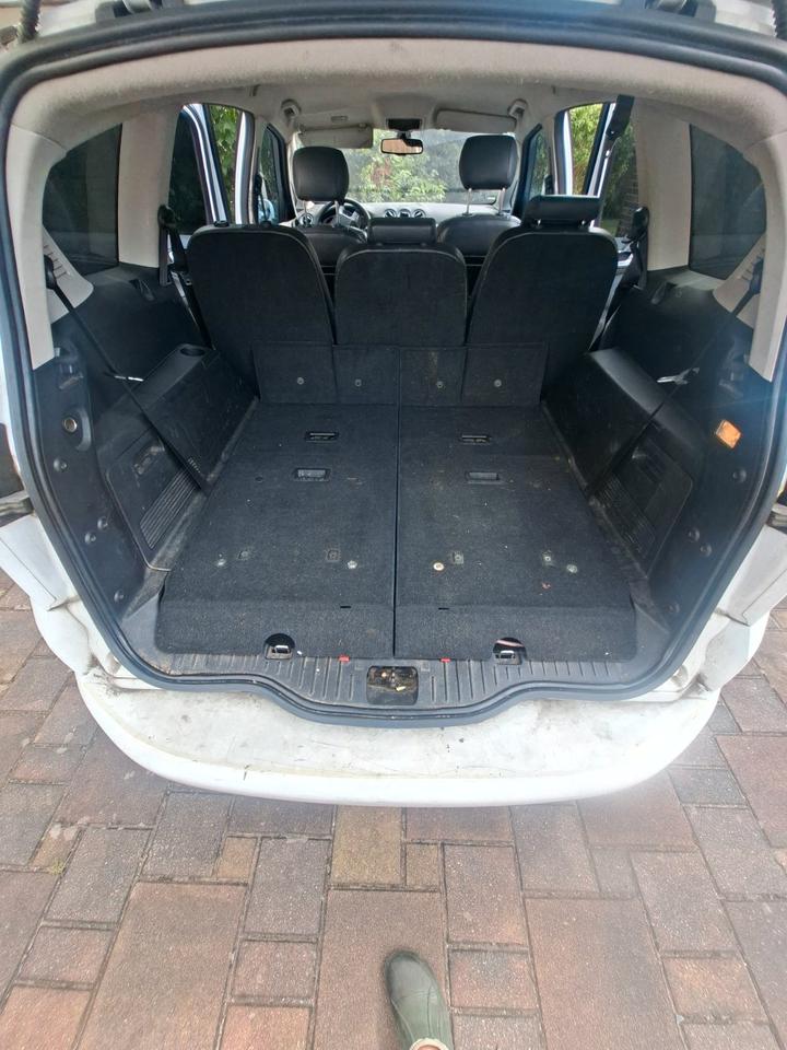 Ford S-Max 2010 — photo 7