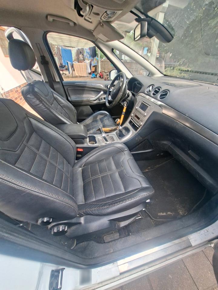Ford S-Max 2010 — photo 9