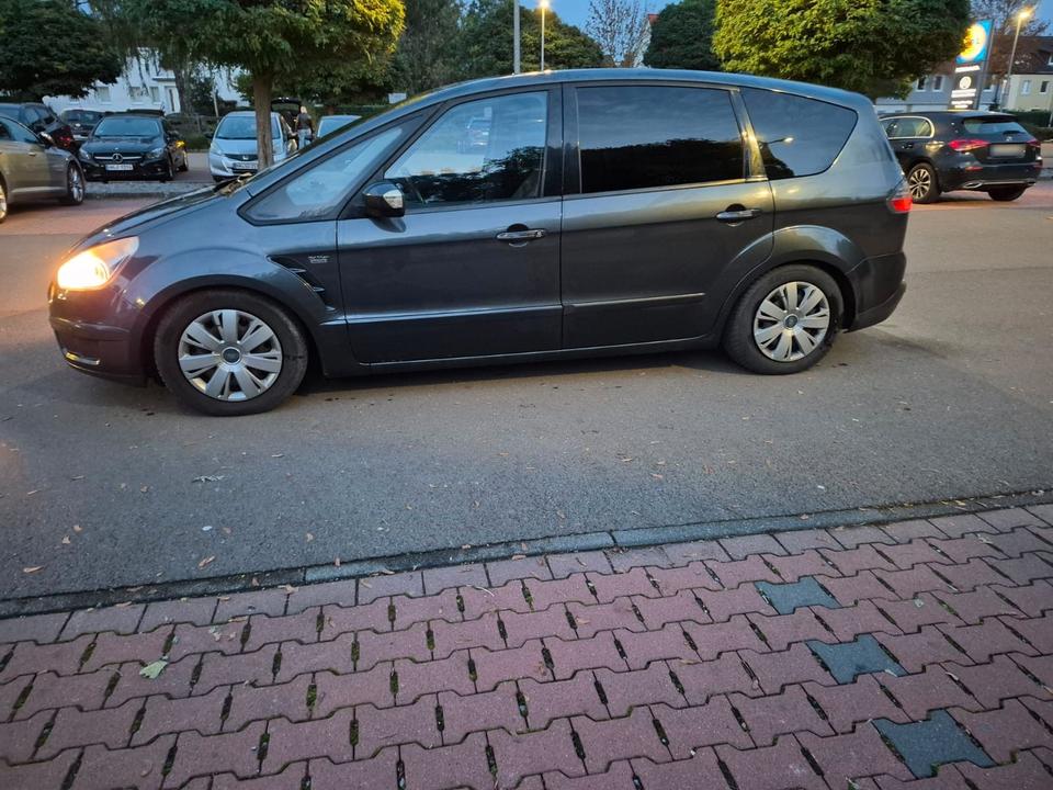 Ford S-Max 2008 — вигляд ззаду